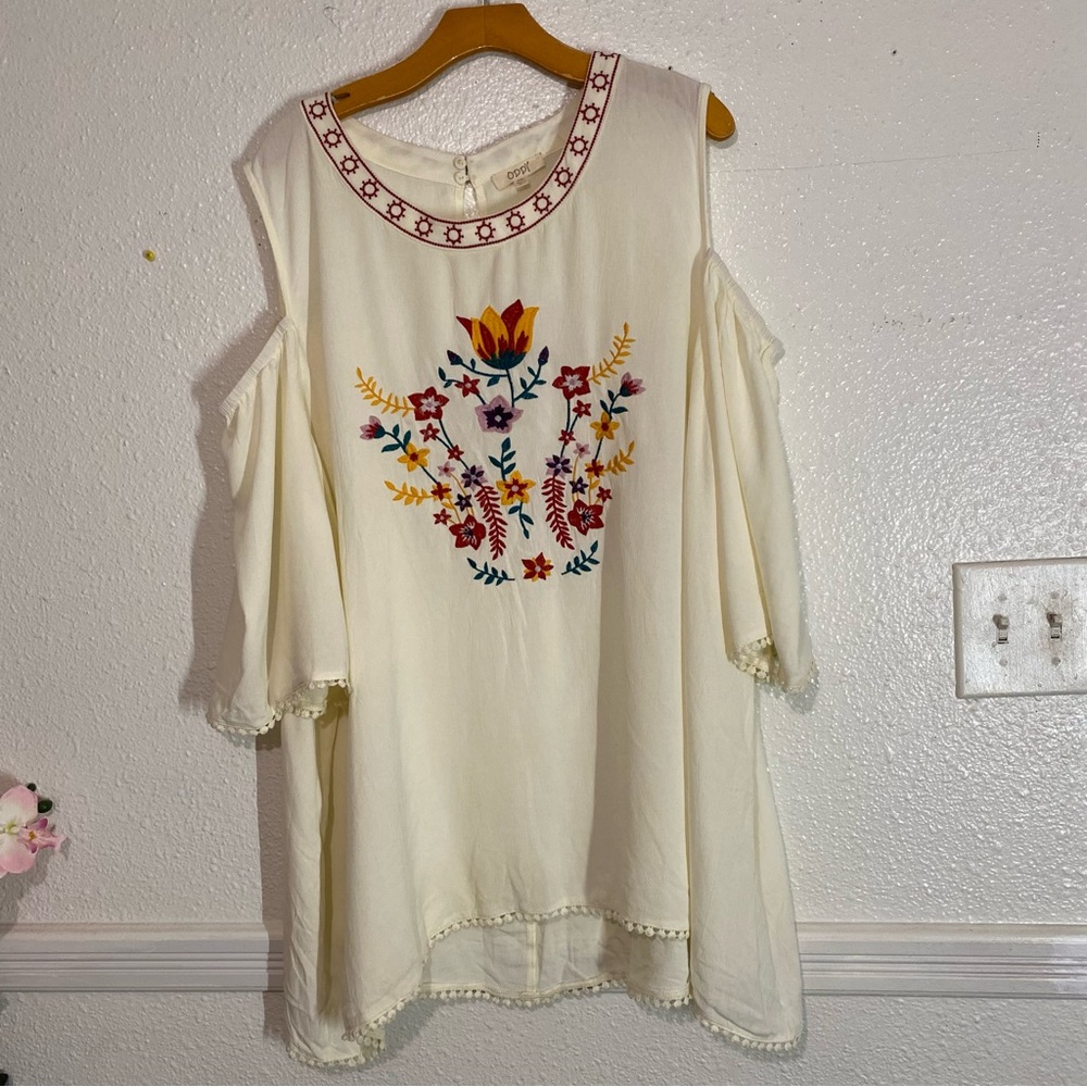 ODDI Tunic SIZ 2XL 
Sleeveless boho Embroidered cold shoulder  gypsy Cream